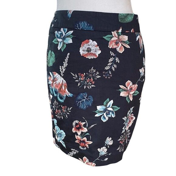 Loft Black Floral Mini Pencil Skirt - Picture 2 of 9